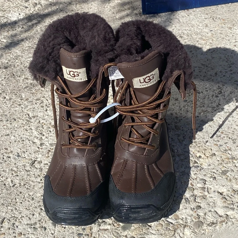 UGG Men's 6 Chocolate and Ebony Snow Boots
